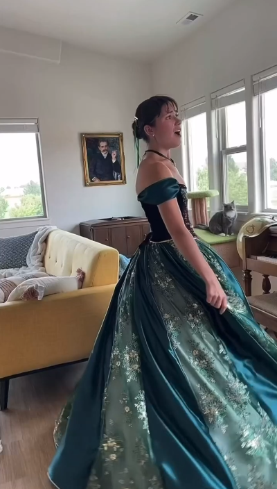 Vintage Off The Shoulder Green Satin Lace Applique Ball Gown Sweet 16 Dress