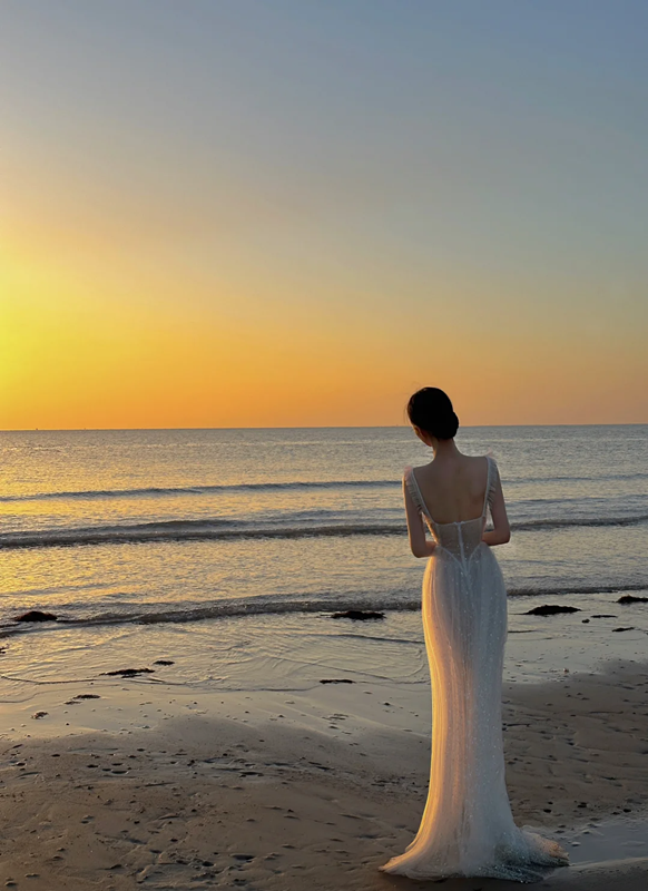 White sequined halter-neck fitted elegant long sexy ball gown R8052
