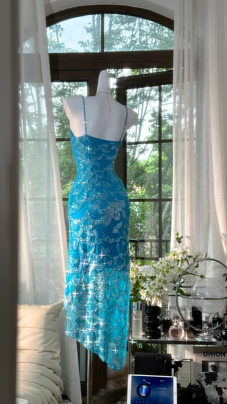 Light blue halter-neck fitted long sequined ball gown R7643