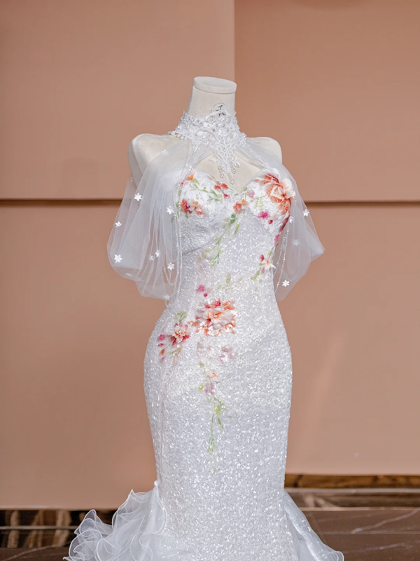 White halter-neck, fitted waist, bodycon, fishtail skirt, long ball gown, bridal gown R8424