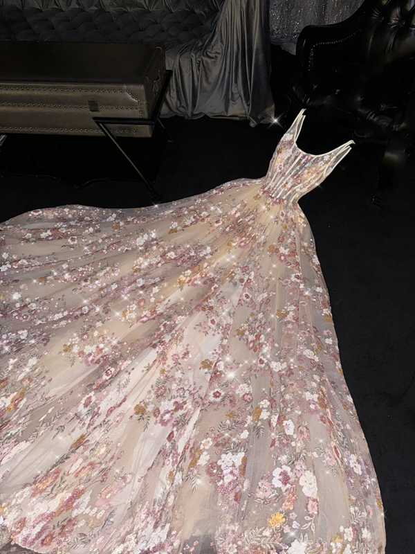 Light apricot halter-neck fitted waist slim-fit long ball gown with a full skirt R8736
