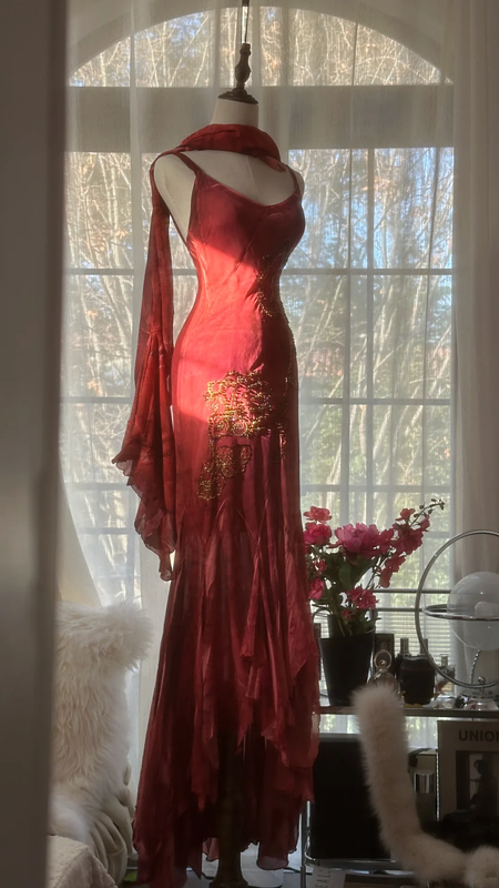 Red halter-neck fitted bodycon long ball gown R7685