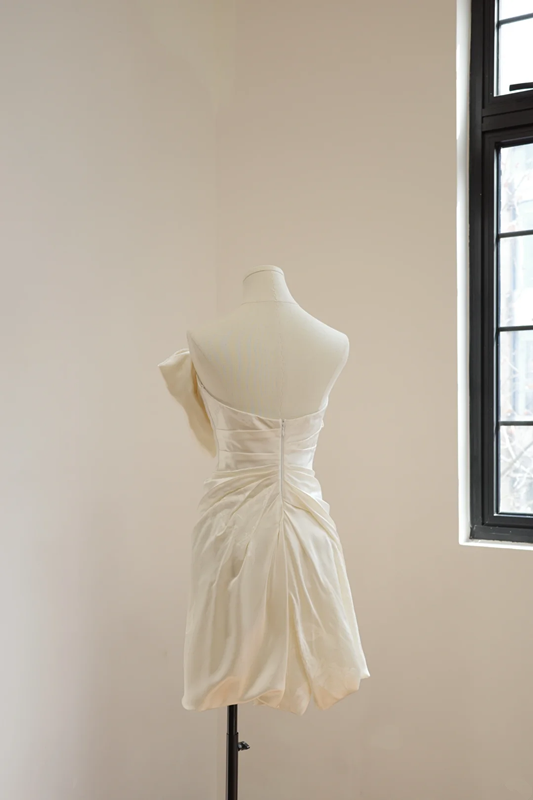 Off-white strapless fitted satin short ball gown, bridal dress R8552