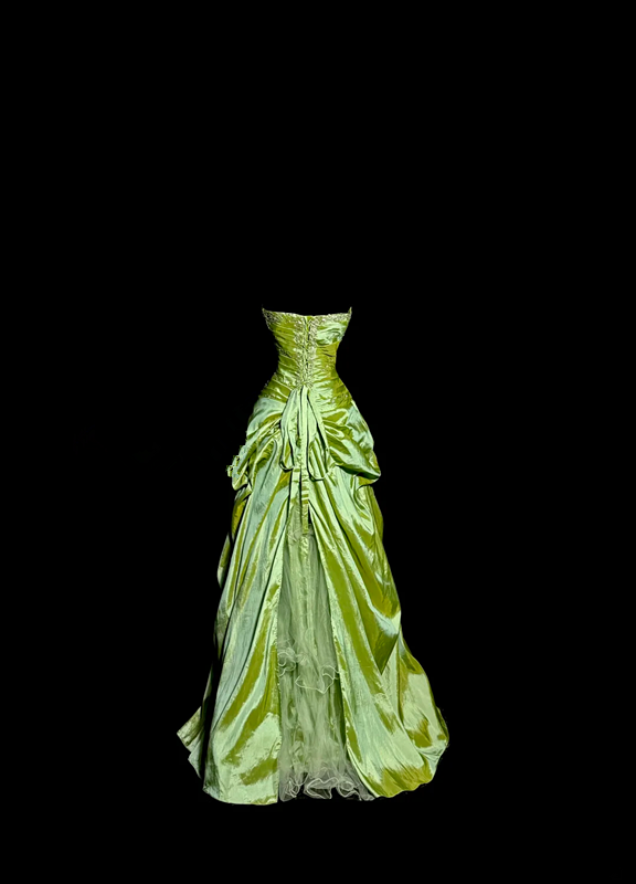 Green strapless fitted waist slim-fitting ball gown with a full skirt exudes classic elegance R8100