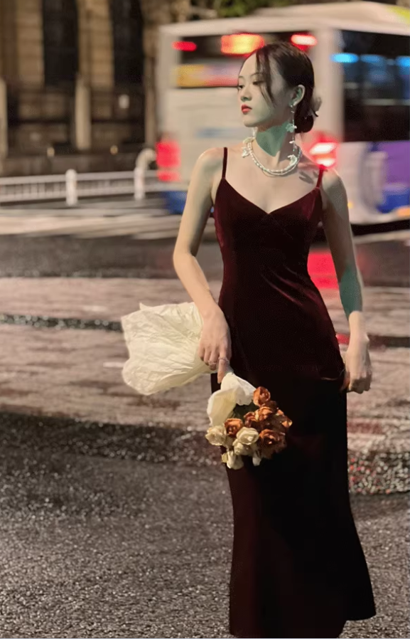 Burgundy suspender dress sexy V-neck backless high-end Christmas annual party hip dress R1471