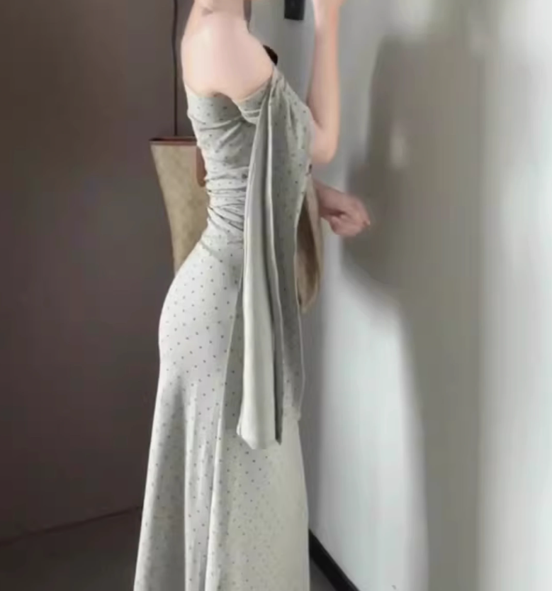 Gentle temperament gray polka dot off-shoulder dress with slim waist and hip skirt R0859