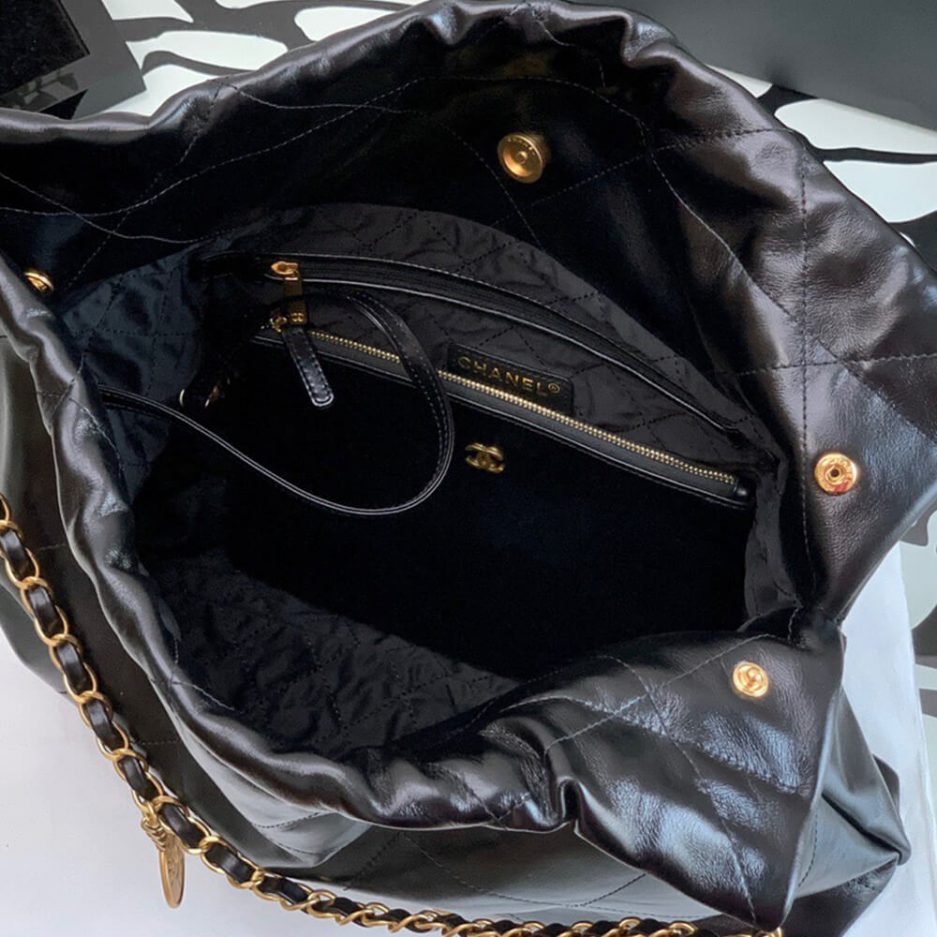 CHANEL 22 Small Handbag black