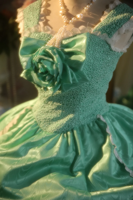 Light green halter-neck fitted waist ball gown with a full skirt R7265