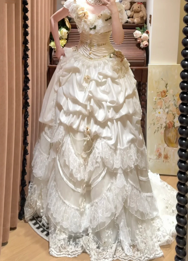 Retro White Satin Lace Layered Long Wedding Dress Formal Bridal Gowns With Flowers