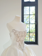 White strapless fitted waist ball gown/bridal dress R8459