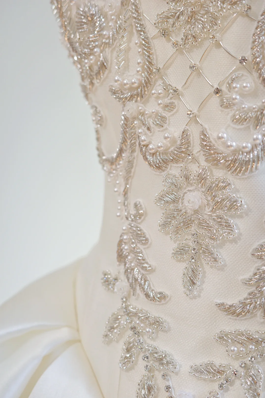 White strapless fitted waist ball gown/bridal dress R8459