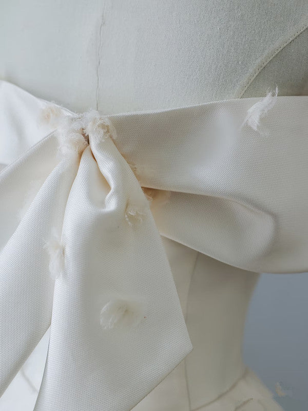 Aesthetic Ball Gown Strapless Ivory Satin Long Wedding Dresses Brides Dress