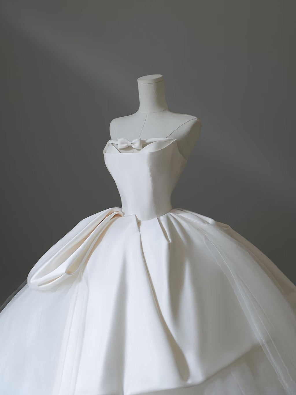 Unique Ball Gown Strapless Satin White Long Wedding Dresses Brides Dress