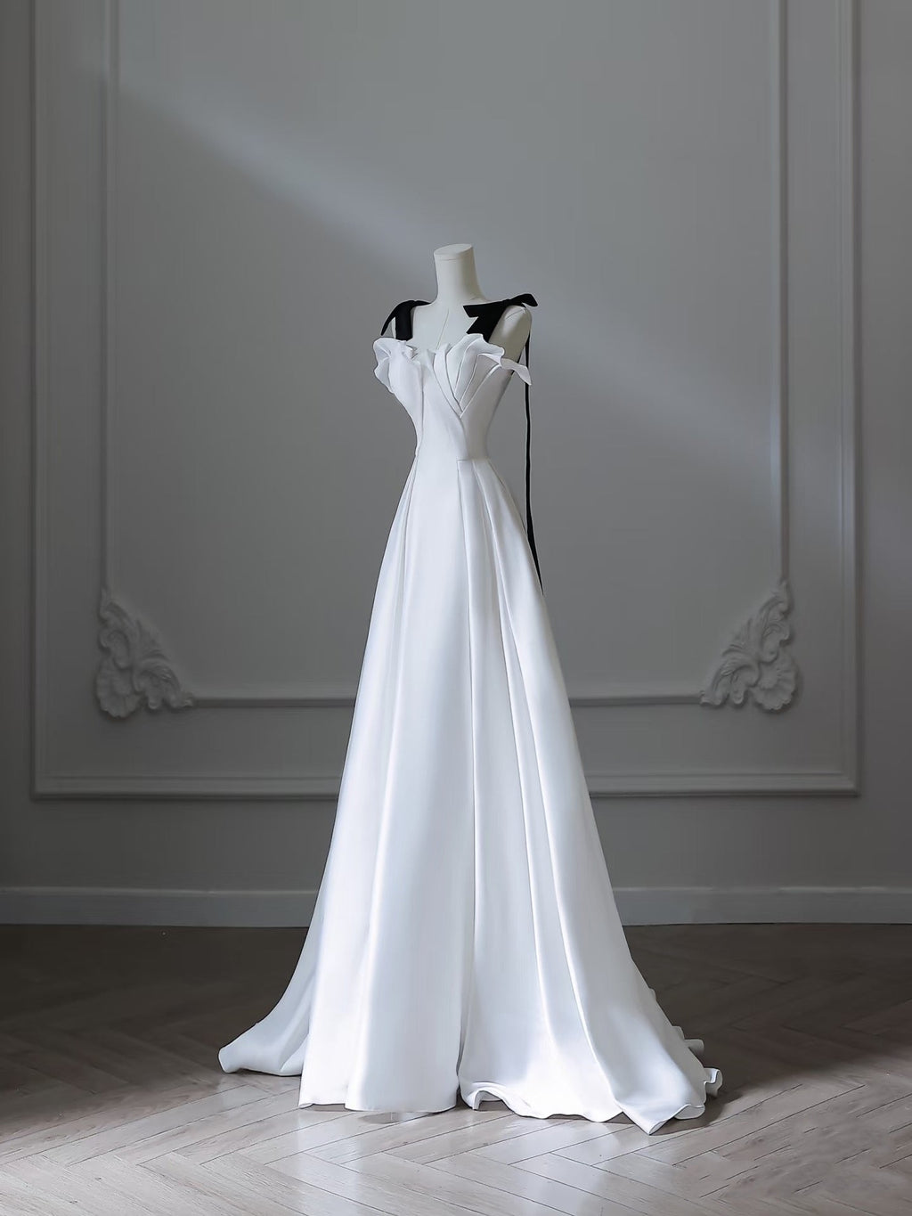 Sexy A Line Straps White Satin Long Prom Dresses Evening Gowns