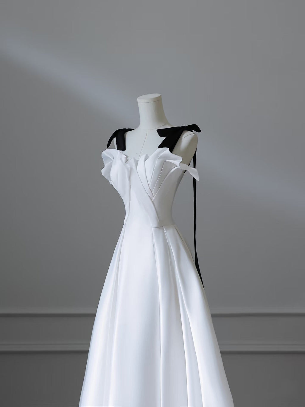Sexy A Line Straps White Satin Long Prom Dresses Evening Gowns