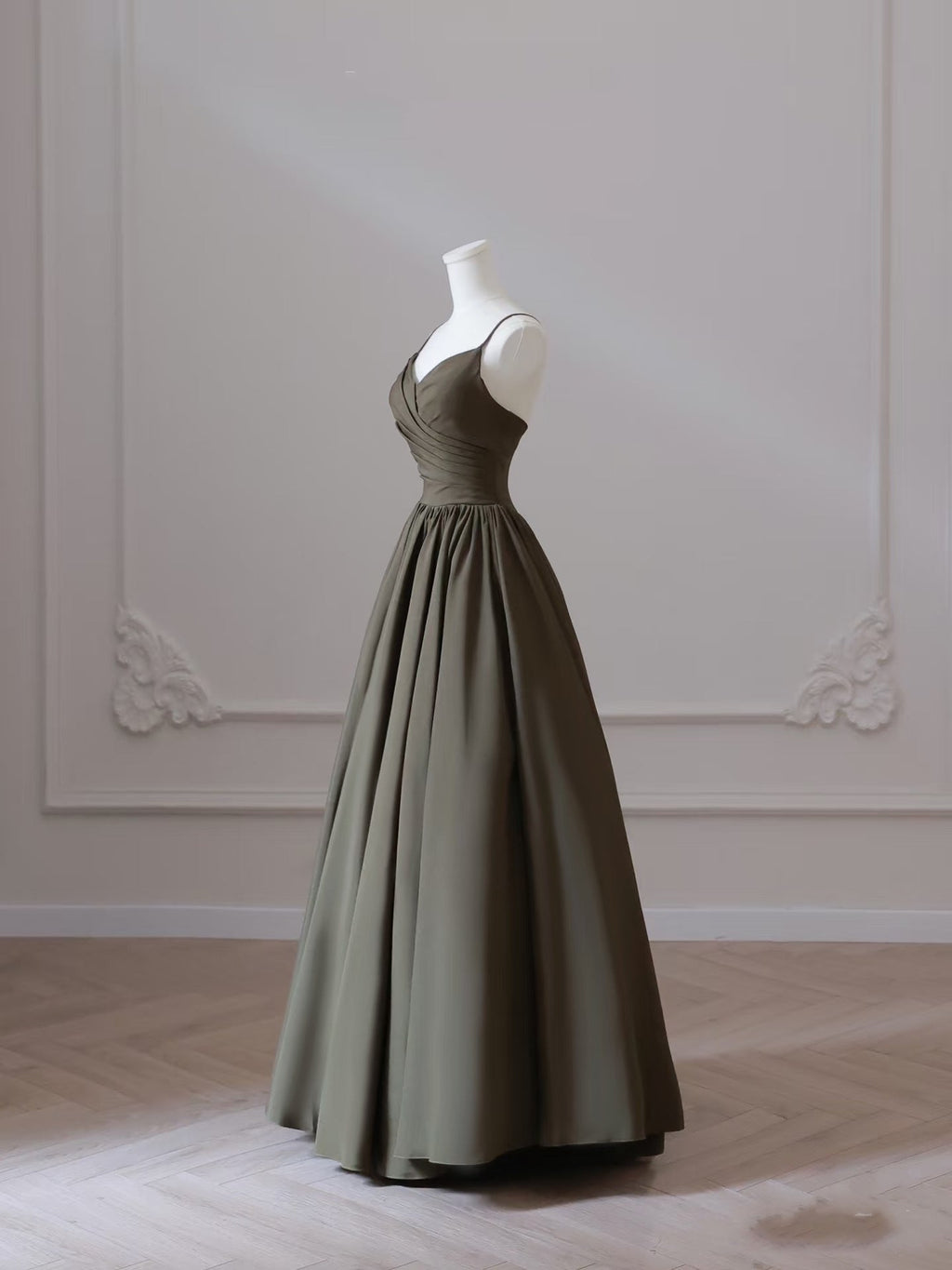 Sexy A Line Spaghetti Straps Satin Long Prom Dresses Evening Gowns