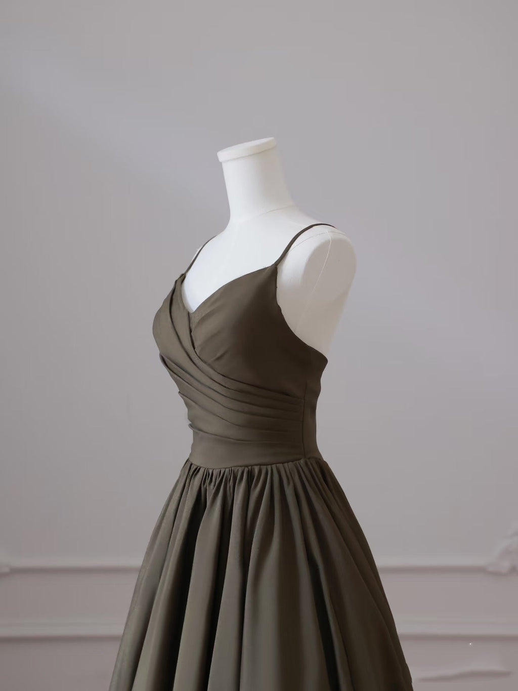 Sexy A Line Spaghetti Straps Satin Long Prom Dresses Evening Gowns