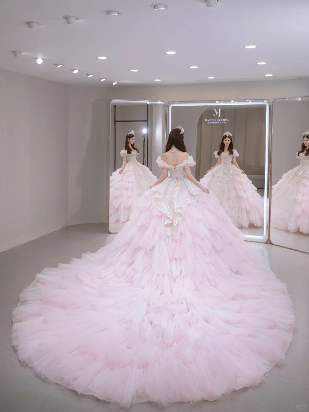 Unique Ball Gown Off The Shoulder Tulle Sqeuin Long Wedding Dresses C4092