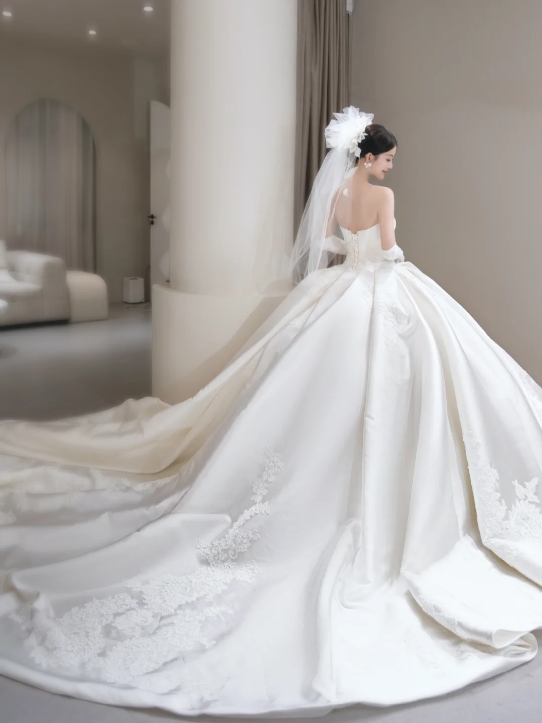 Classy Ball Gown Strapless Satin Applique With Veil Gloves Long Wedding Dresses C4101