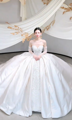 Timeless Ball Gown Starpless Satin Tulle Applique With Veil Long Wedding Dresses C4112