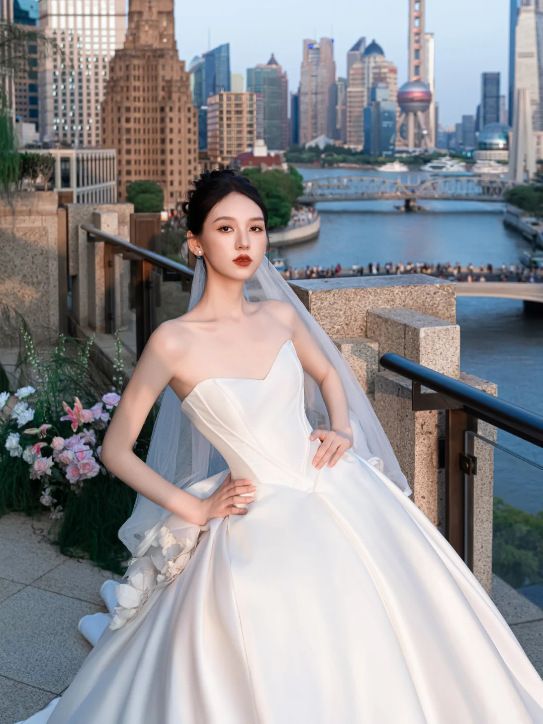 Simple Eelegant Ball Gown Strapless Satin With Veil Long Wedding Dresses C4123