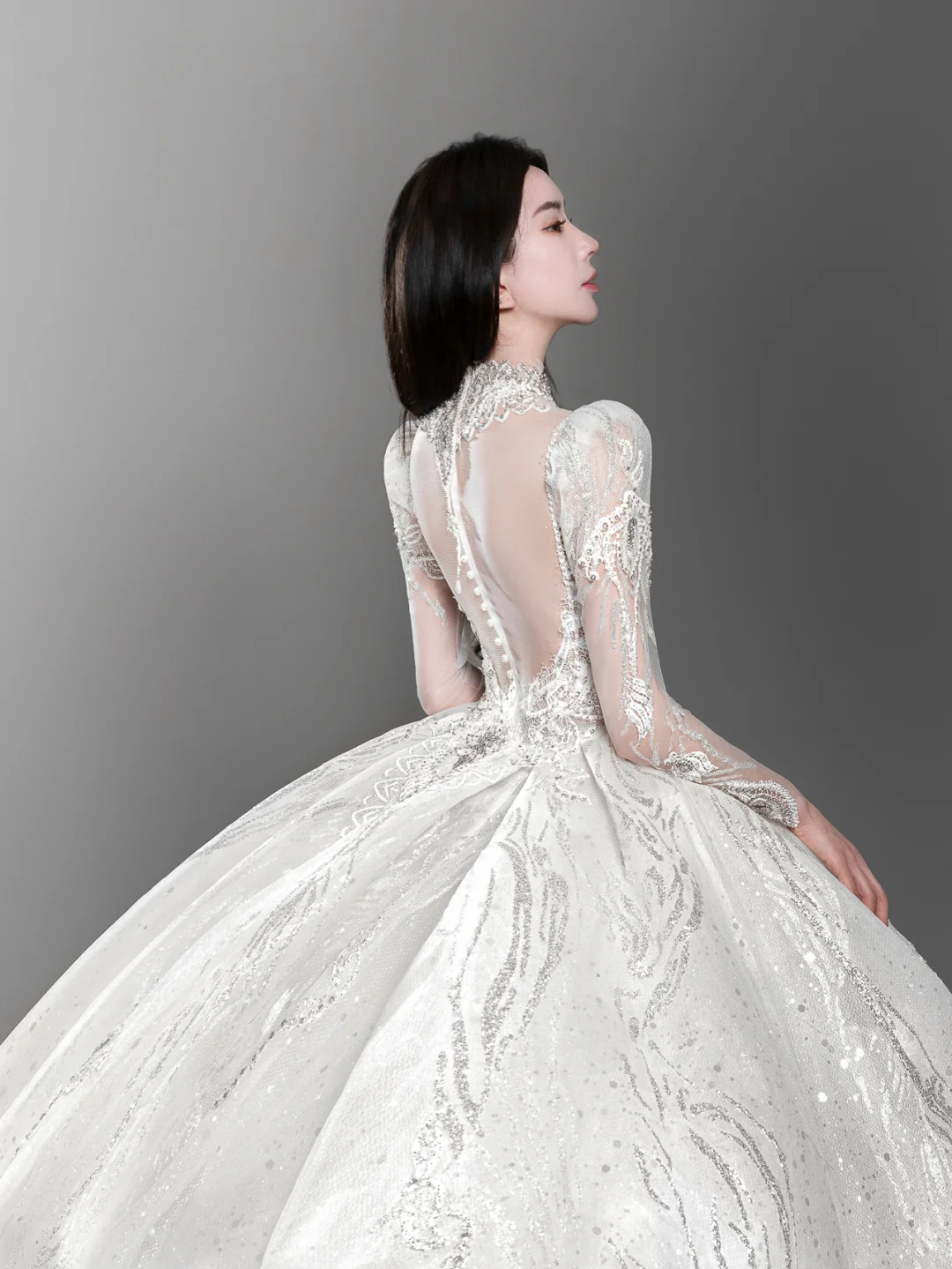 Gorgeous Ball Gown Tulle Lace Long Sleeves Long Wedding Dresses C4136