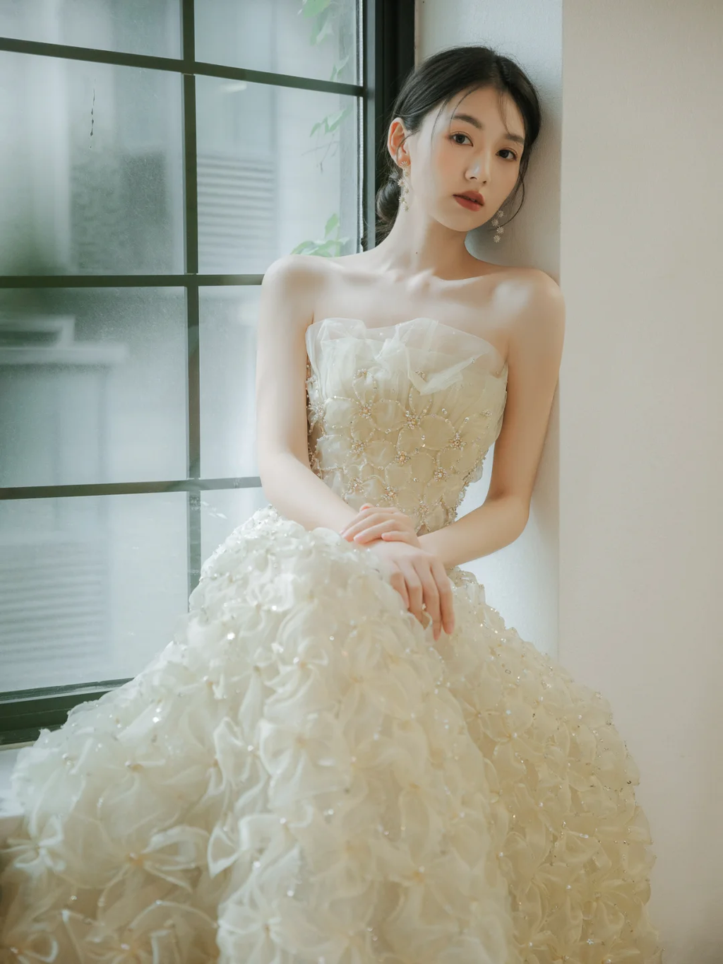 Dreamy  Ball Gown Strapless Tulle Beaded Long Wedding Dresses C4174