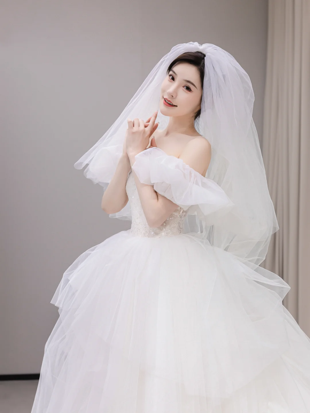 Elegant Ball Gown Off The Shoulder Tulle With Veil  Long Wedding Dresses C4184