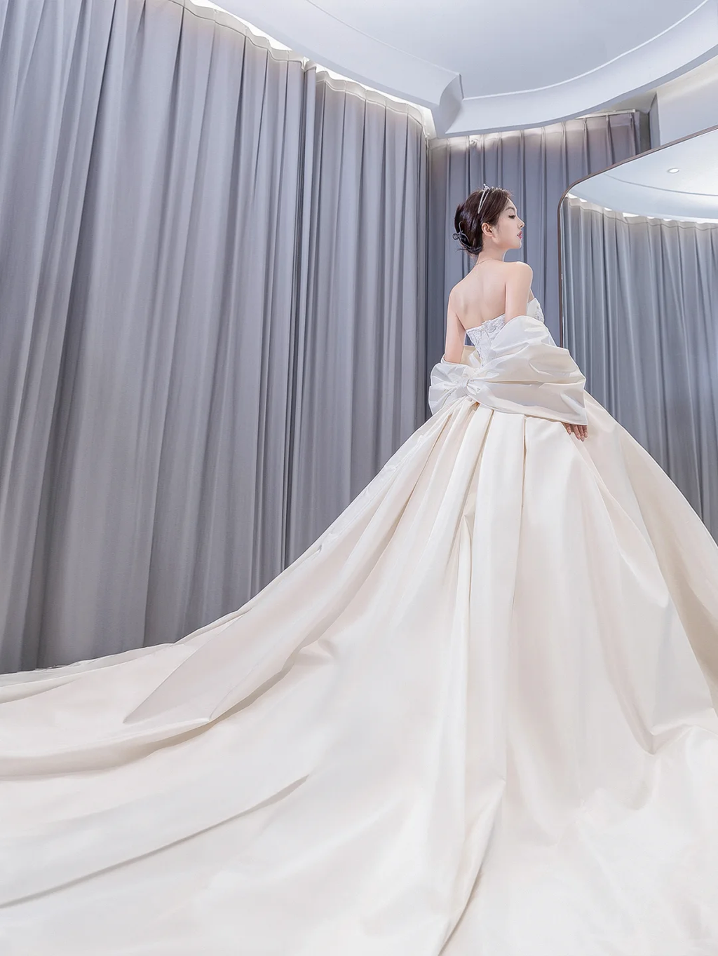 Dreamy Ball Gown Strapless Satin Back With Bow Long Wedding Dresses C4195