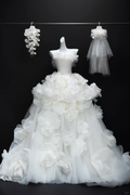 Unique Ball Gown Strapless Satin Tulle Flower Applique With Veil Long Wedding Dresses C4281