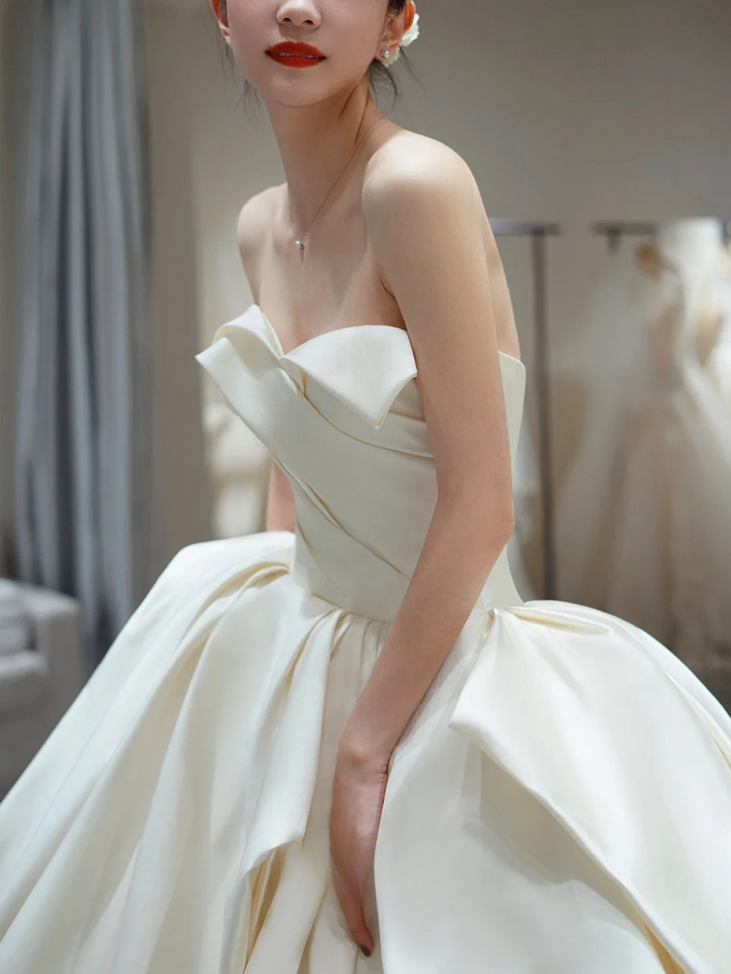Pretty Ball Gown Strapless Satin Pleated With Veil Long Wedding Dresses C4286
