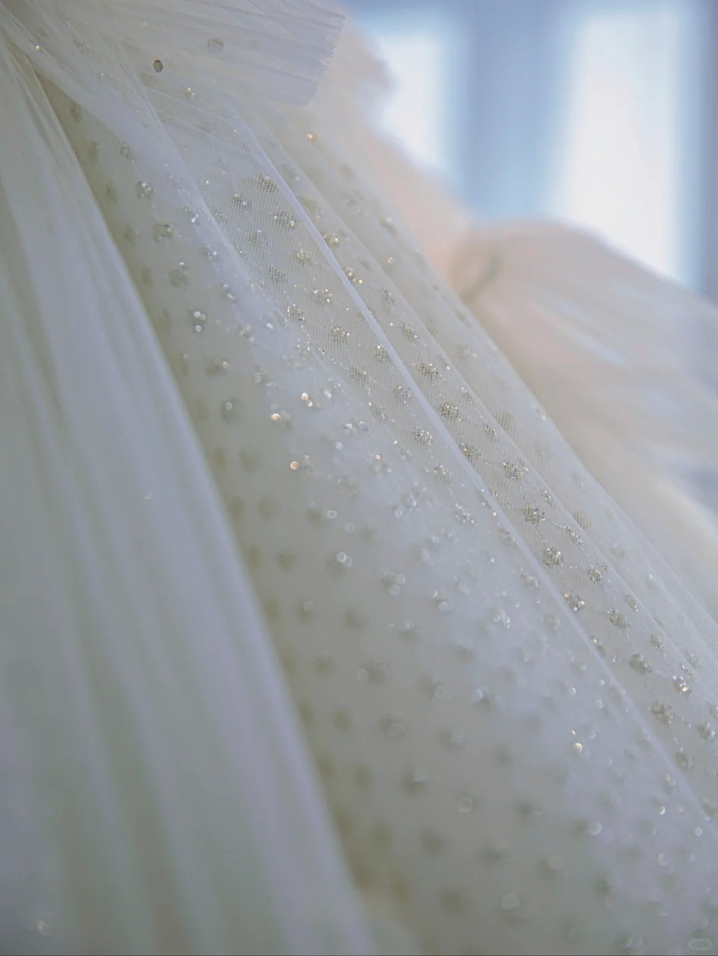 Elegant Ball Gown Strapless Tulle Sequin Long Wedding Dresses C4394