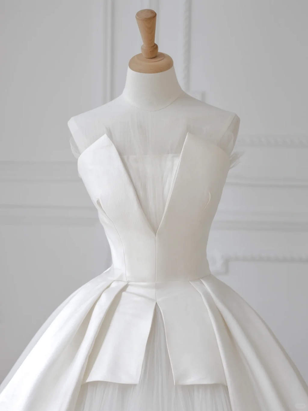 Classy Ball Gown Strapless Satin Tulle Long Wedding Dresses C4535