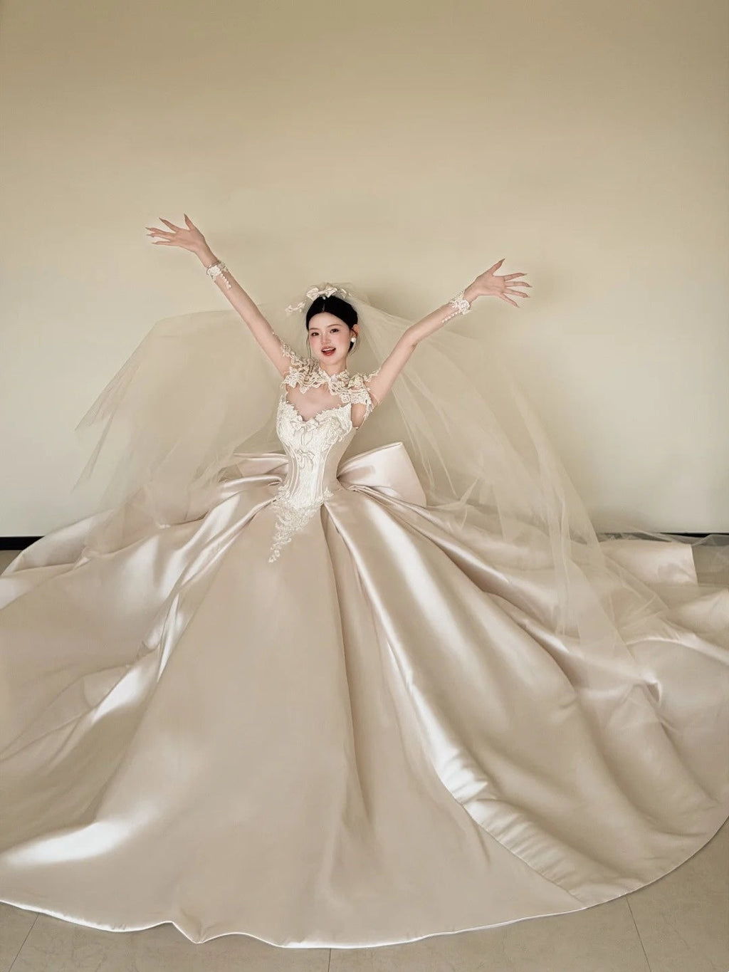 Classical A-Line Bows Ivory Wedding Dress Satin Appliques Long Sleeve Bridal Gowns CY0019