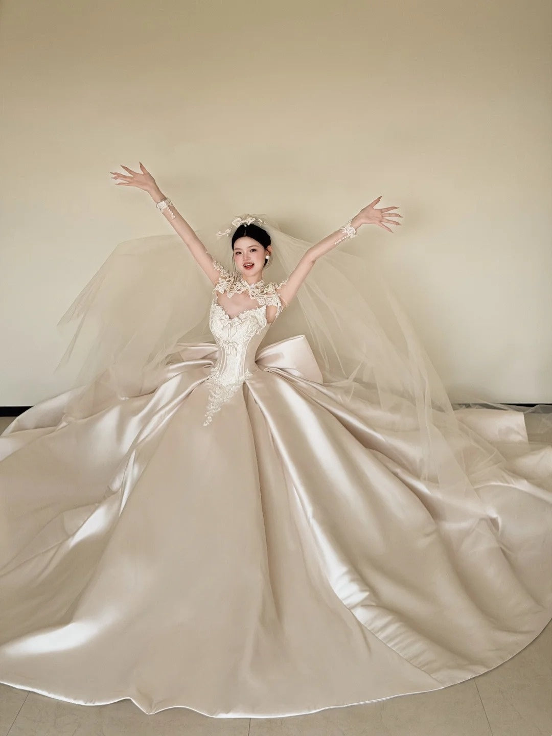Classical A-Line Bows Ivory Wedding Dress Satin Appliques Long Sleeve Bridal Gowns CY0019