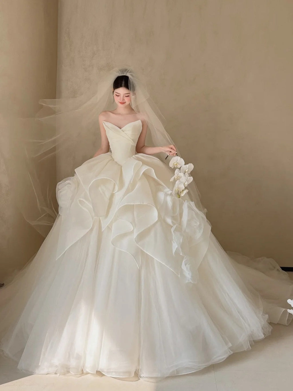 Luxury A-Line Wedding Dress Ideas Strapless Handmade Flowers Bridal Gowns CY0027