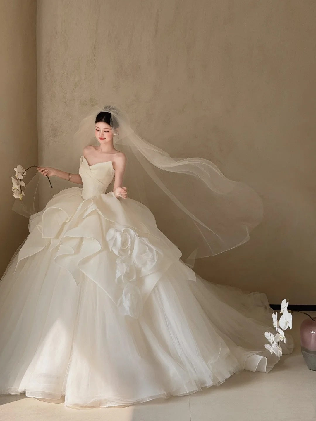 Luxury A-Line Wedding Dress Ideas Strapless Handmade Flowers Bridal Gowns CY0027