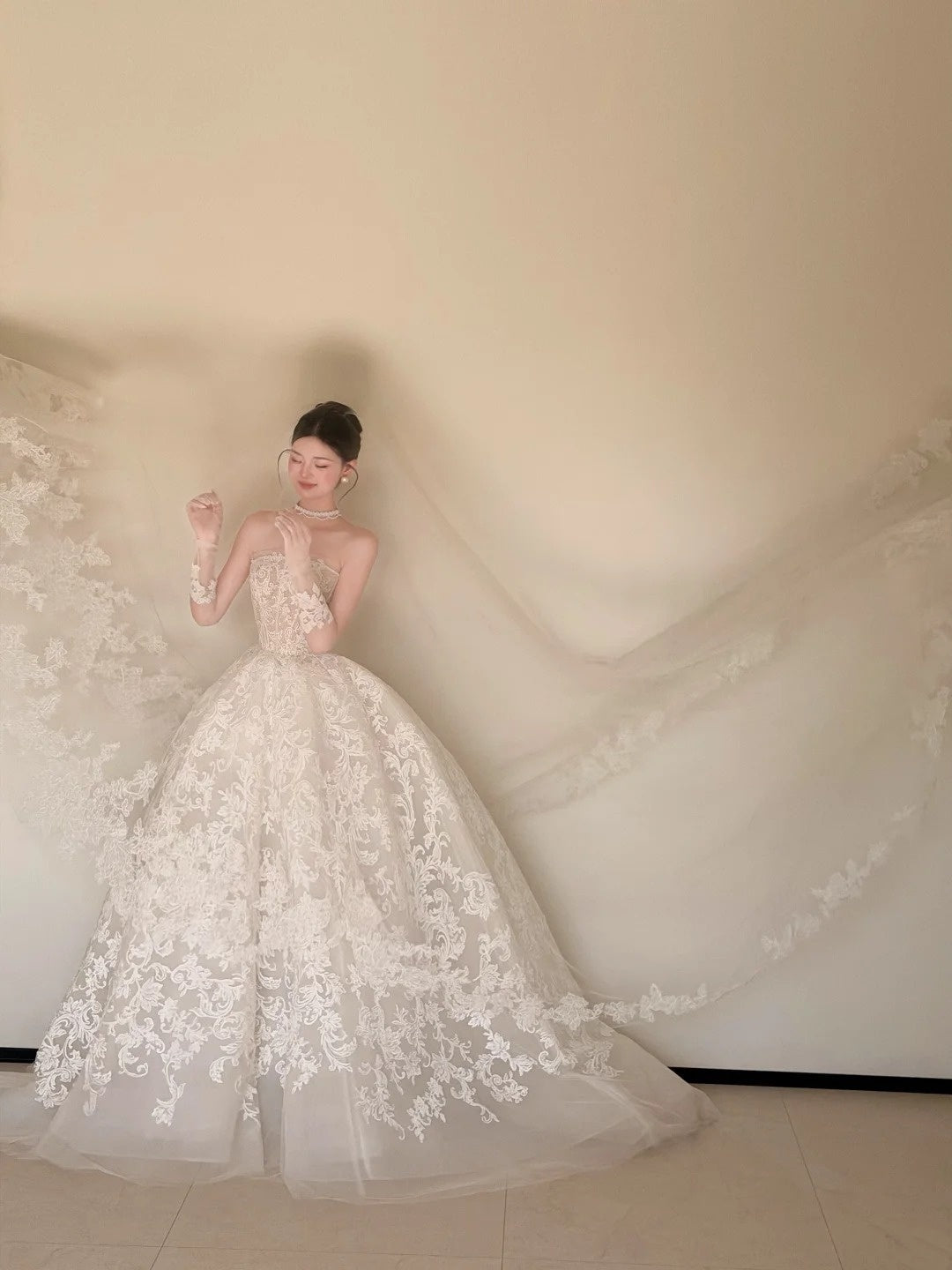 Delicate Appliques Tulle Wedding Dress Strapless A-Line Bridal Gowns CY0030