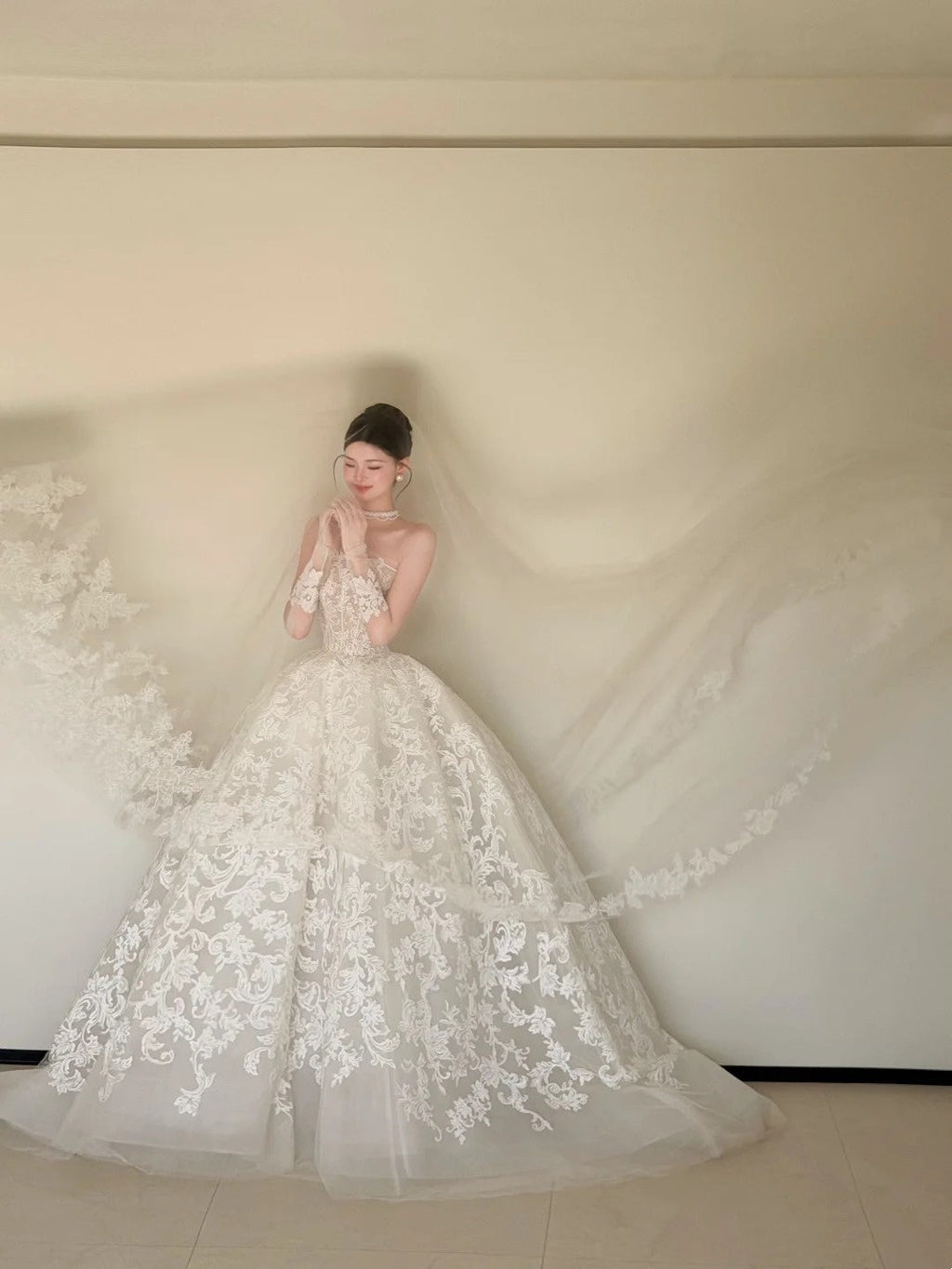 Delicate Appliques Tulle Wedding Dress Strapless A-Line Bridal Gowns CY0030