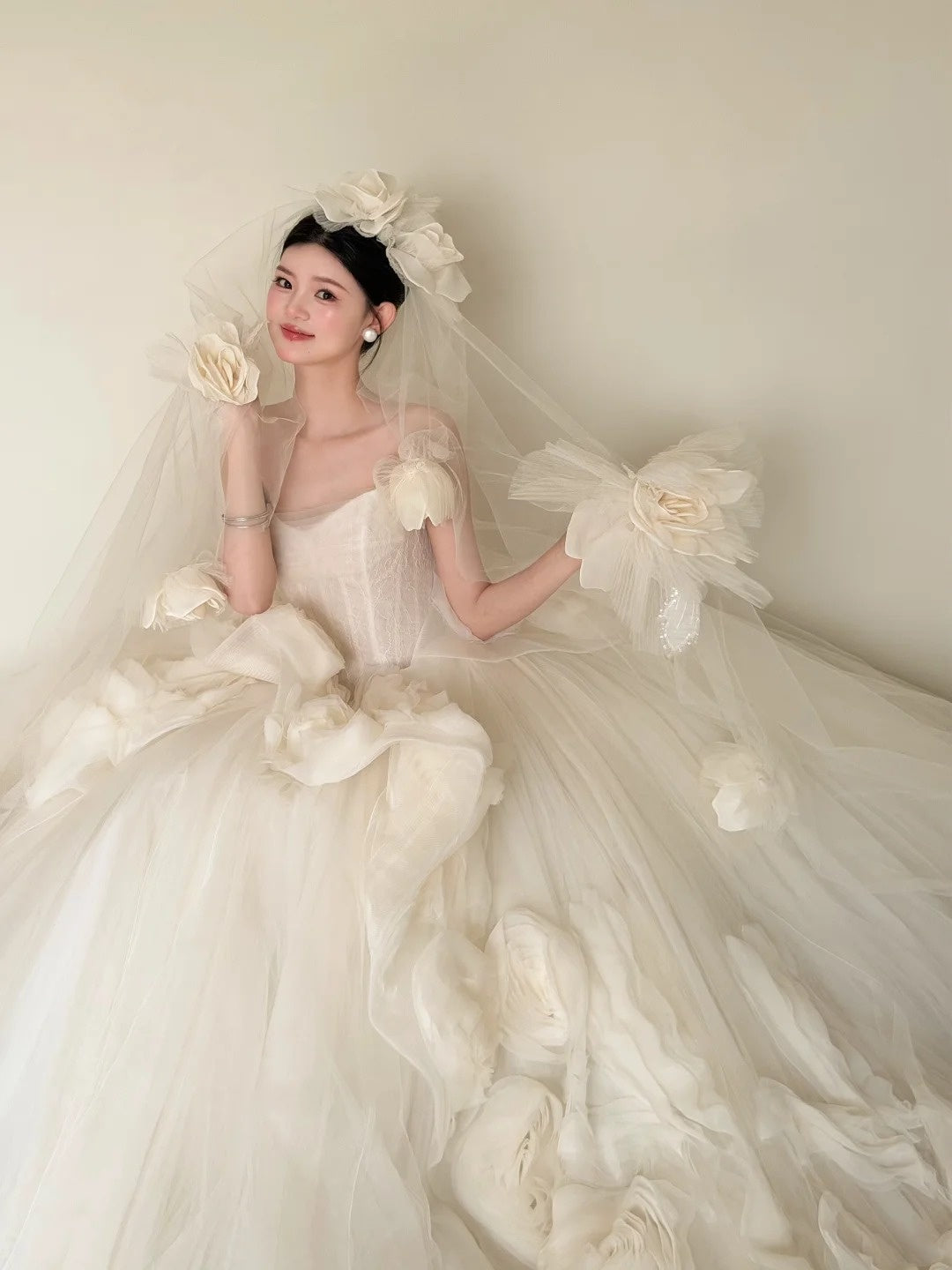 Lovely A-Line Handmade Flowers Wedding Dress Strapless Tulle Bridal Gowns CY0033