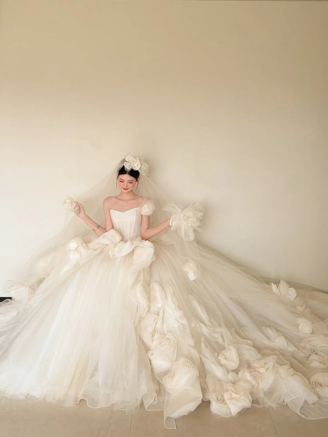 Lovely A-Line Handmade Flowers Wedding Dress Strapless Tulle Bridal Gowns CY0033