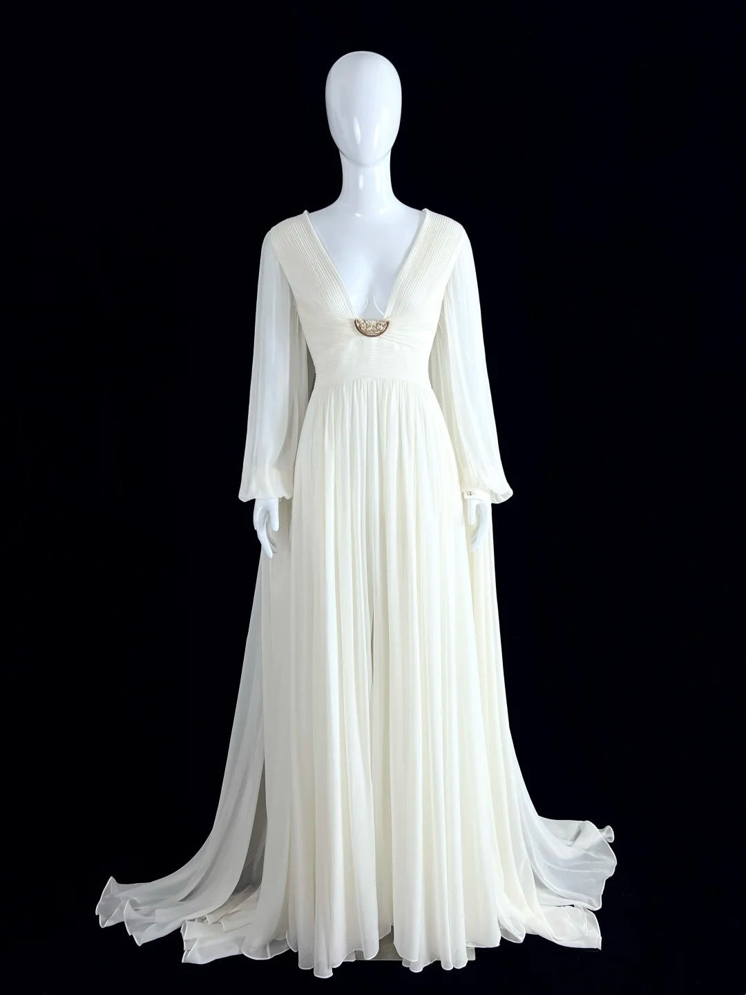 Wonderful V Neck Ivory Wedding Dress Long Sleeve A-Line Bridal Gowns CY0076