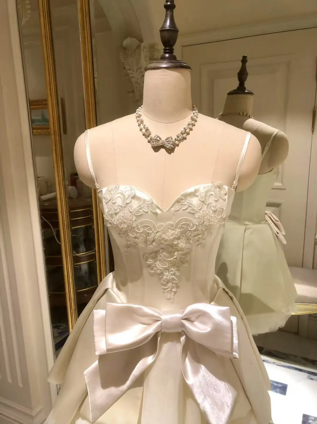 Pretty White Satin Tulle Appliques Short 20th Birthday Outfits Formal Homecoming Dress With Bow Y9406