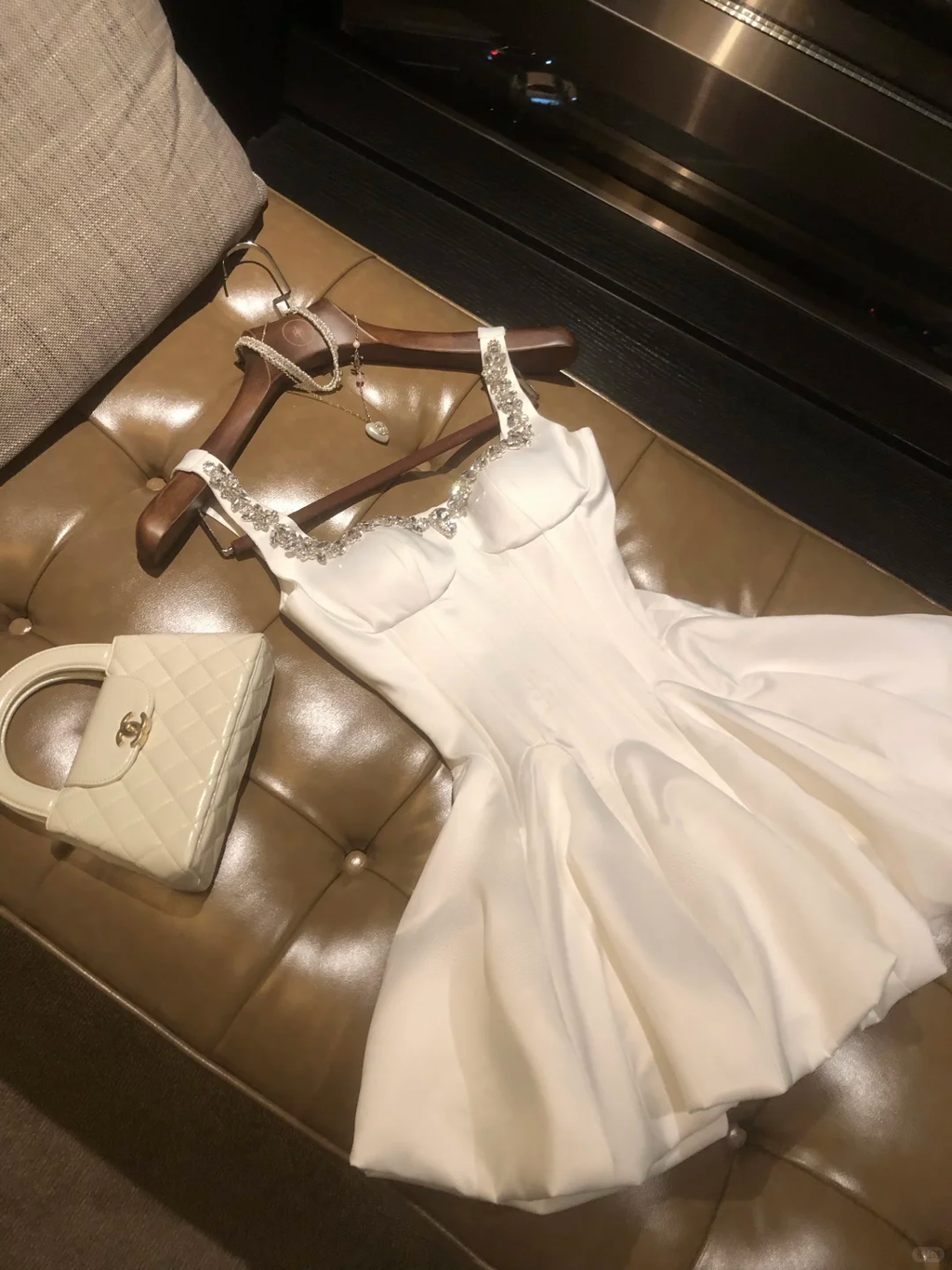Classy White Satin Beaded A Line Short 16th Birthday Outfits Formal Homecoming Dress Y9408