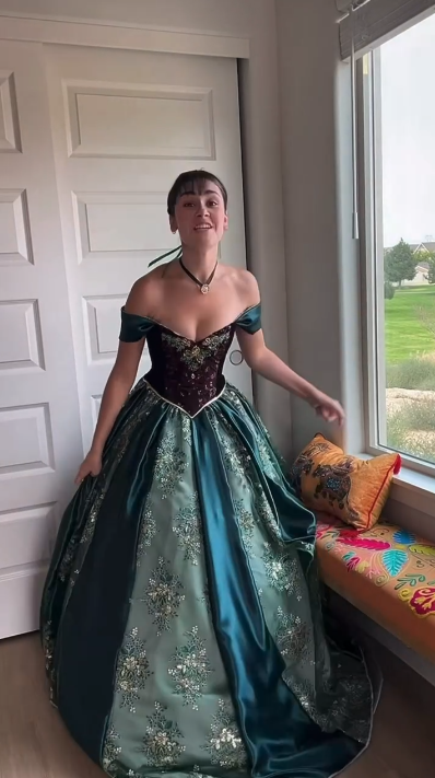 Vintage Off The Shoulder Green Satin Lace Applique Ball Gown Sweet 16 Dress