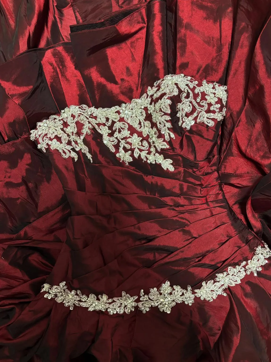 Vintage Strapless Ball Gown Burgundy Satin Layered Formal Quinceanera Dress Sweet 16 Dress With Appliques
