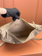 Louis Vuitton Loop Hobo M46738