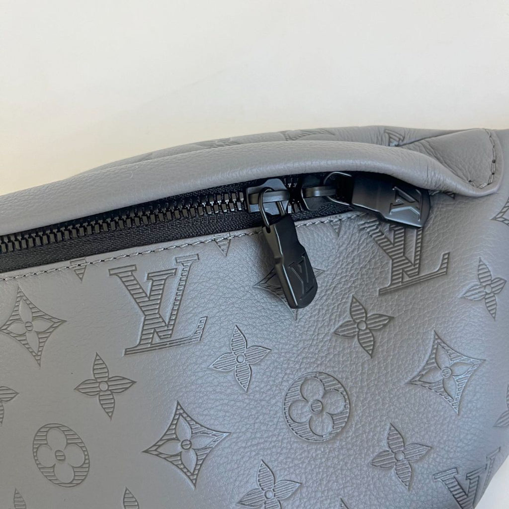 Louis Vuitton Discovery Bumbag monogram shadow bag