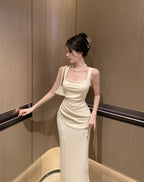 Square neck suspender dress with elegant waist, slim fit and hip-hugging high-end skirt R1453