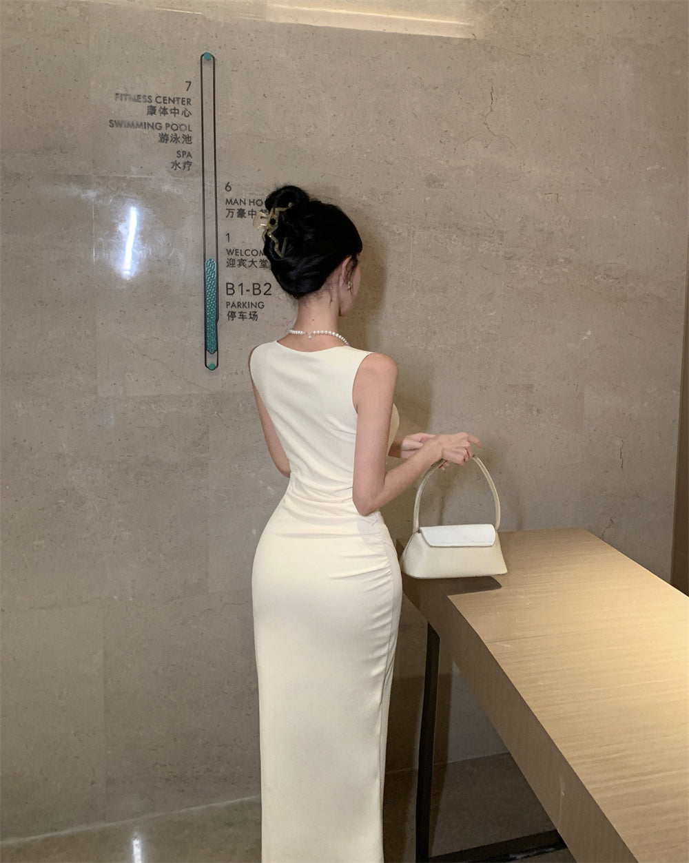 Square neck suspender dress with elegant waist, slim fit and hip-hugging high-end skirt R1453